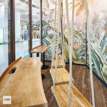 Focus mobilier sur-mesure pour le projet d'aménagement d'un restaurant indonésien à Saint-Pierre d'Irube, dans la galerie du centre commercial Ametzondo
